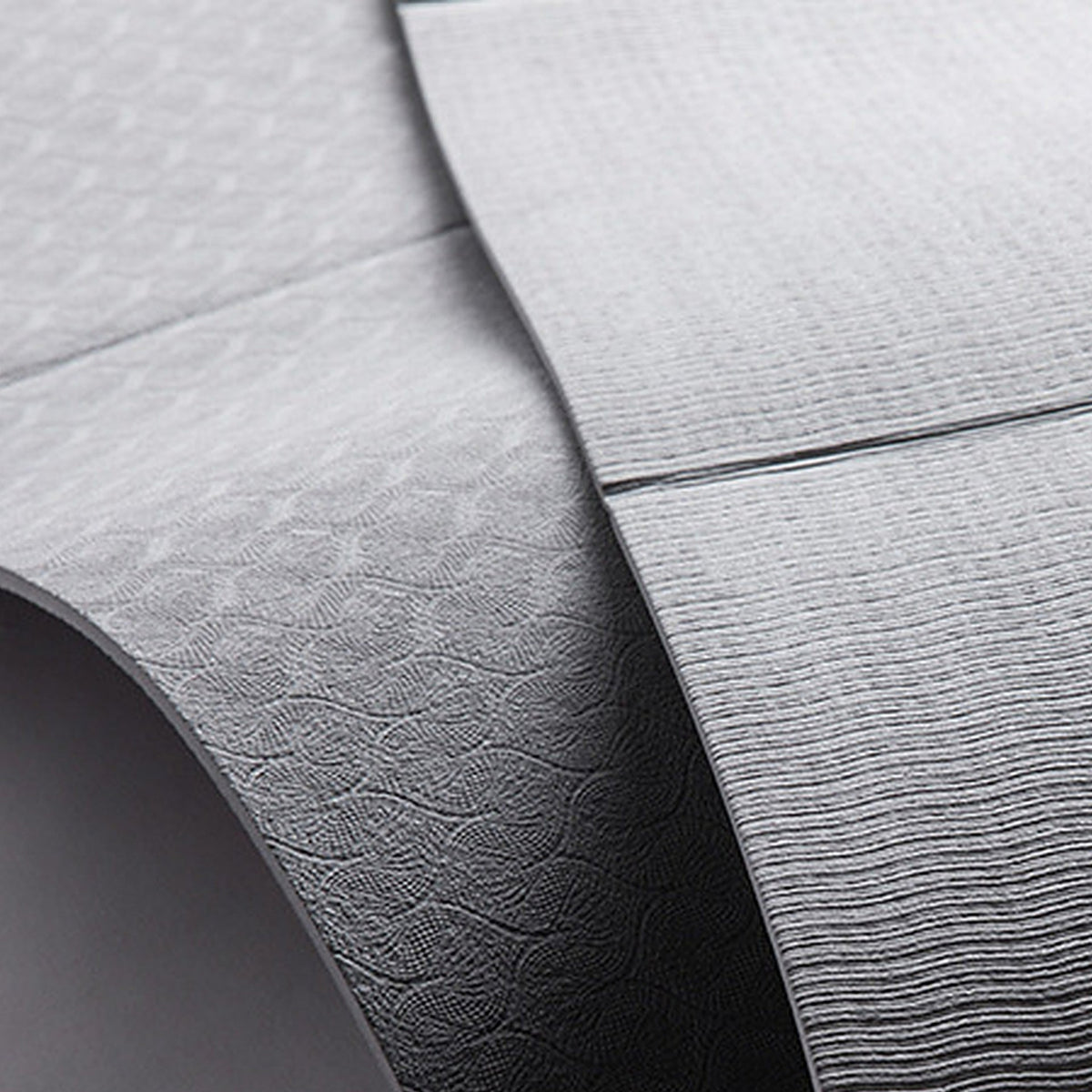 Close-up of the textured surface and fold of the Lavafor Comfort Thick Mat
